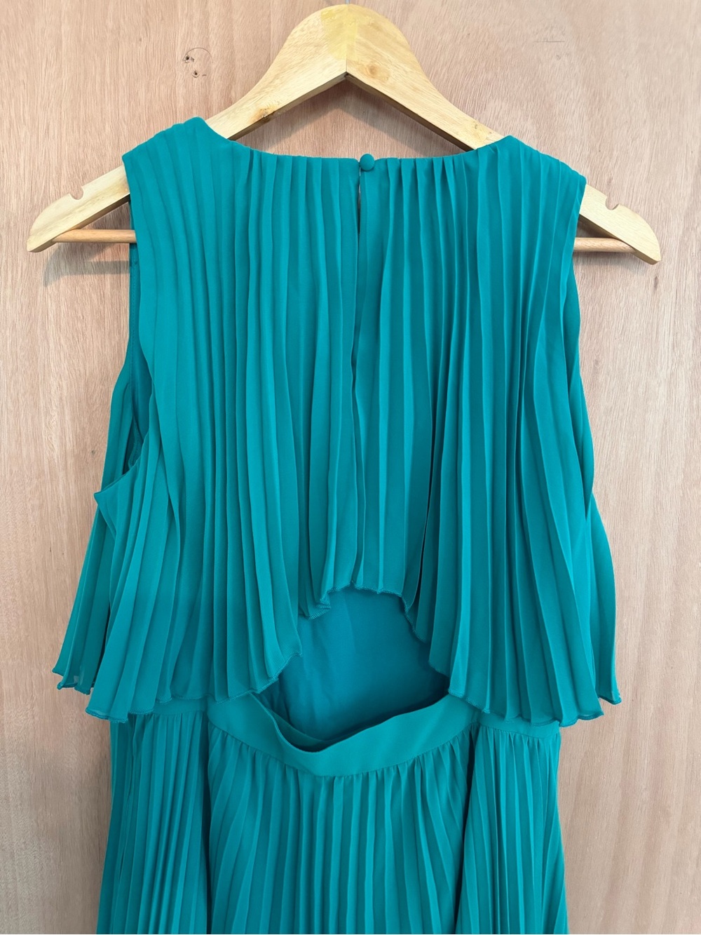 Banana Republic Emerald Green Chiffon Pleated Maxi Dress Cutout Back - Picture 6 of 6